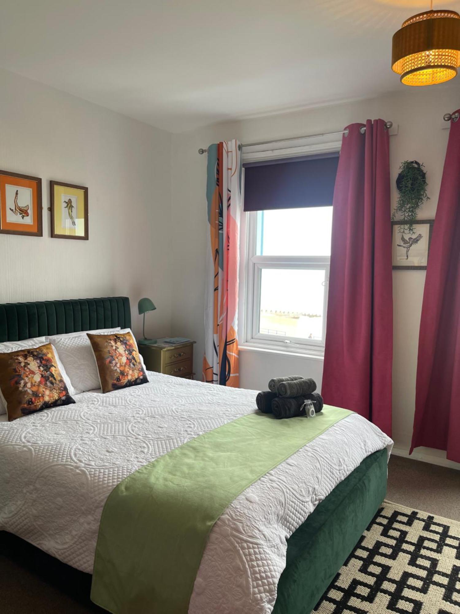 "The Quirky" Seafront Apartment อีสต์บอร์น ภายนอก รูปภาพ